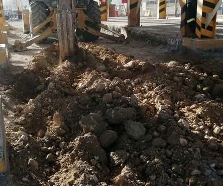 Excavación para drenaje con maquinaria